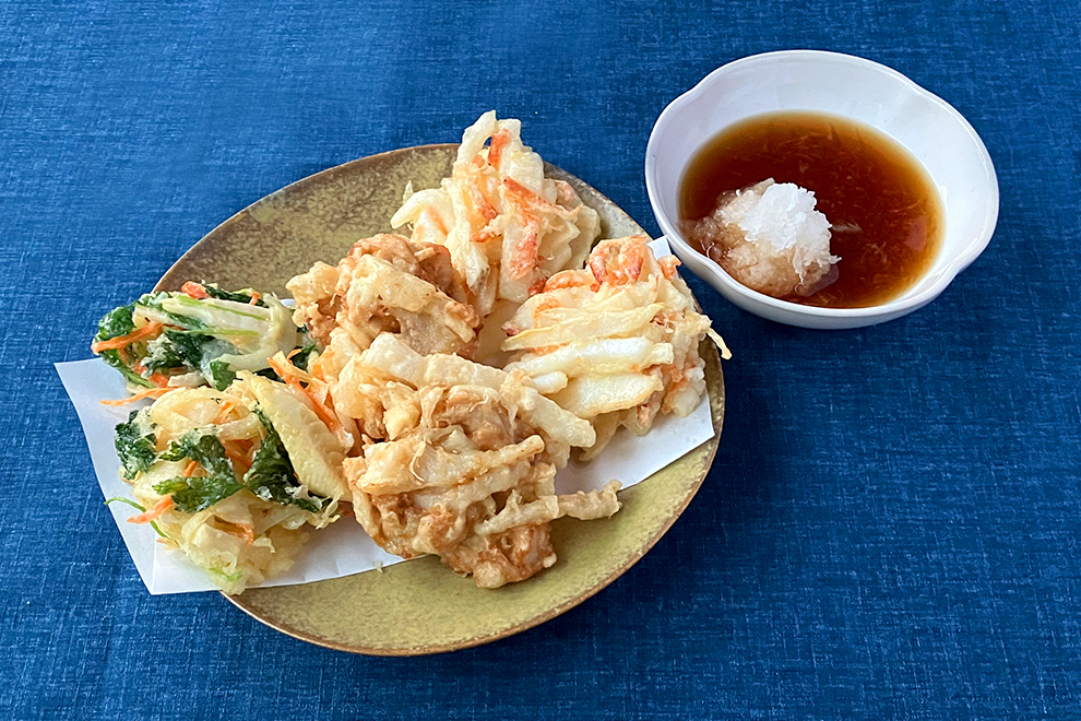 京たけのこのかき揚げ三種(たまねぎ・鶏ささみ・いか桜海老)