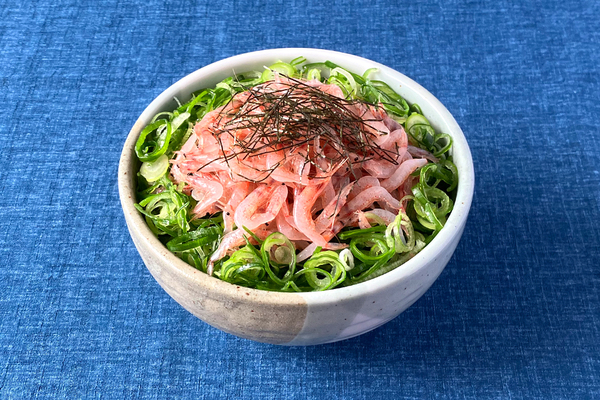 九条ねぎたっぷりの生桜海老丼